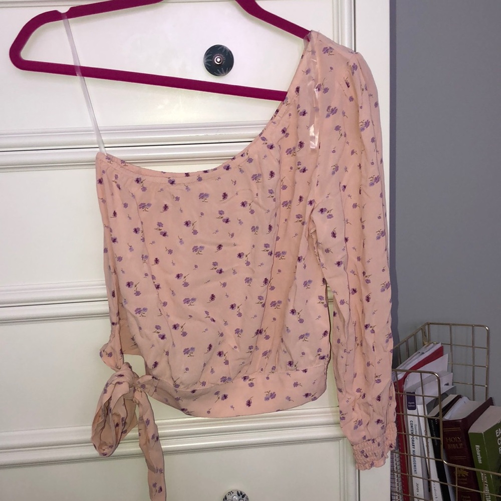 One sleeve floral blouse!